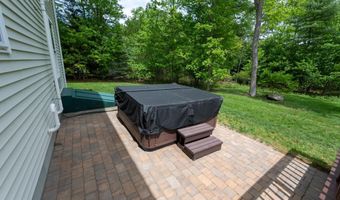 14 Karolina Ln, Bedford, NH 03110