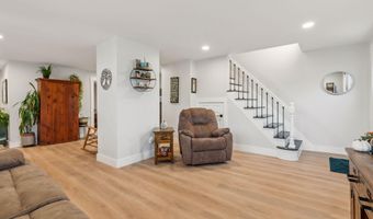 672 Riverside Dr, Augusta, ME 04330