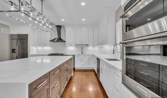 55 Maiden Ln, Bergenfield, NJ 07621