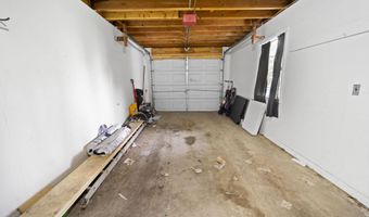 42 Sugarloaf Ln, Bangor, ME 04401