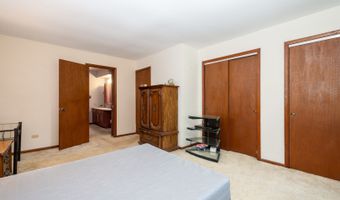 40581 N Sunset Dr, Antioch, IL 60002