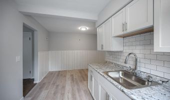 5855 Lathrop Pl, Cincinnati, OH 45224