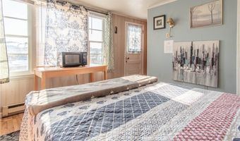 24 Bethune St, Alexandria Bay, NY 13607