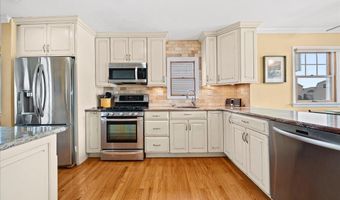 16 Gibbs Rd, Amity Harbor, NY 11701