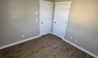 808 E Walnut St, Aurora, MO 65605