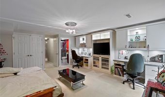 608 Highview Circle Dr, Ballwin, MO 63021