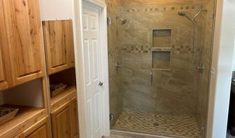 184 S 1st St W, Cowley, WY 82420