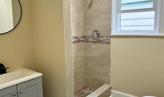 93 W 52ND St, Bayonne, NJ 07002