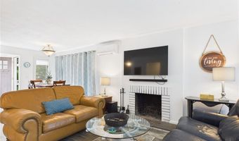 34 Beach Plum Rd, Narragansett, RI 02882