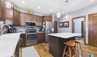 713 N Garnet Cir, Brandon, SD 57005