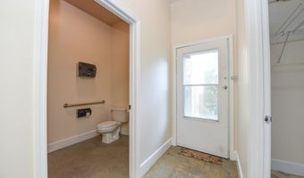 51 Market St A, Apalachicola, FL 32320