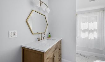 40 Charlotte Ave, North Kingstown, RI 02874