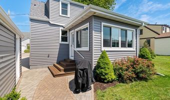 84 E North Water St, Algoma, WI 54201