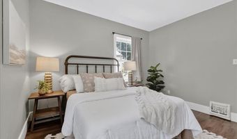 8025 McGee St, Affton, MO 63123