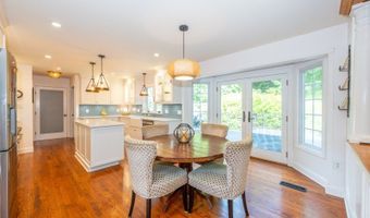 15 Tanglewood Dr, Andover, NJ 07848