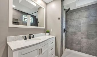5538 Silverpoint Dr, Cincinnati, OH 45247