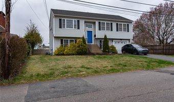 10 Flanders St, Johnston, RI 02919