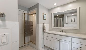 17 Northgate Dr, Albany, NY 12203