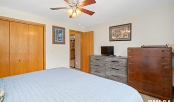 325 WOODLAND Dr, Andalusia, IL 61232