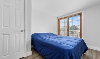 25 Meadow Ln, Amityville, NY 11701