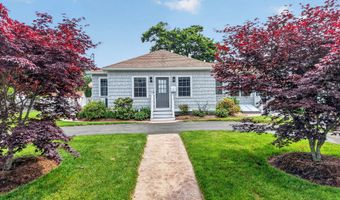 6 Harbor Pkwy, Clinton, CT 06413