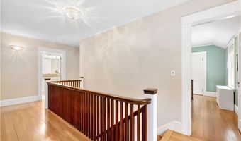 121 Commonwealth Ave, Warwick, RI 02886