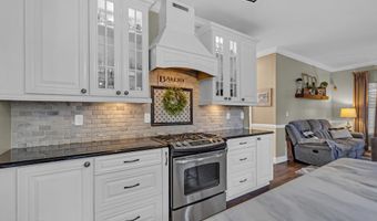 6 Surle Ct, Bayville, NJ 08721
