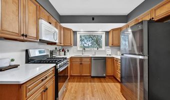 9828 Whitcomb Ln, Affton, MO 63123