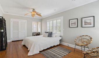 910 ALAMEDA St, Orlando, FL 32804