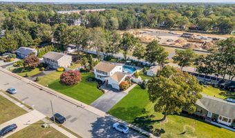 23 Pelican Dr, Bayville, NJ 08721