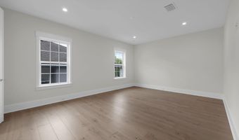 392 4TH St, Atlantic Beach, FL 32233