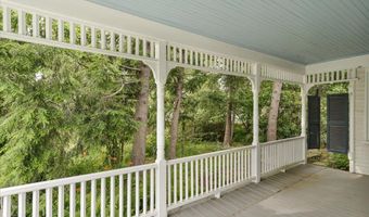 92 Cedar St, Belfast, ME 04915