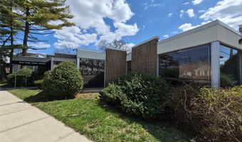 121 W Oak St, Amityville, NY 11701