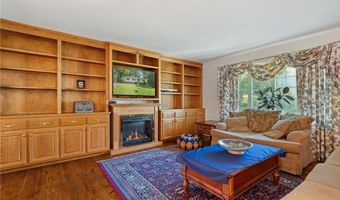 8502 WOODBINE Ln, Annandale, VA 22003