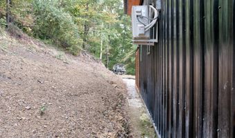 576 Pine Grove Rd, Beattyville, KY 41311