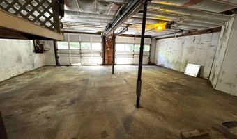 142 Pine Cir, Bennington, VT 05201