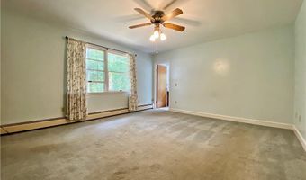 162 Keach Pond Dr, Glocester, RI 02814