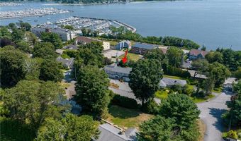 21 Crestwood Rd, Warwick, RI 02886