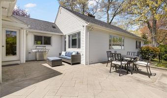 120 Bretton Woods Dr, Cranston, RI 02920