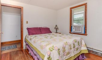 52 Planet Ave, East Providence, RI 02915