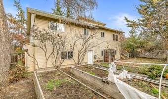 612 Chestnut St, Ashland, OR 97520