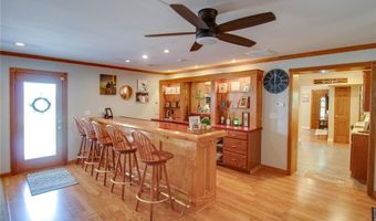 2421 Woodcrest Dr, Alton, IL 62002