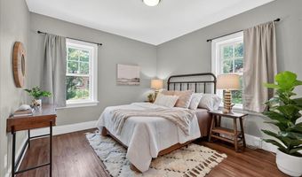 8025 McGee St, Affton, MO 63123