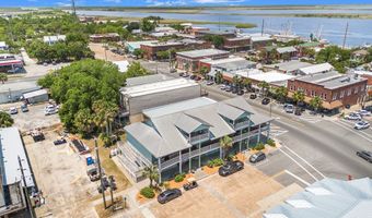 76 Market St, Apalachicola, FL 32320