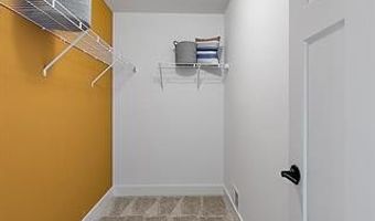 6151 N TRAILWOODS Dr, Ann Arbor, MI 48103