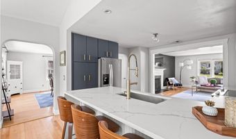 70 Baldwin Orchard Dr, Cranston, RI 02920