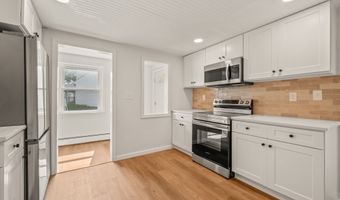 18 Grove Rd, Cromwell, CT 06416