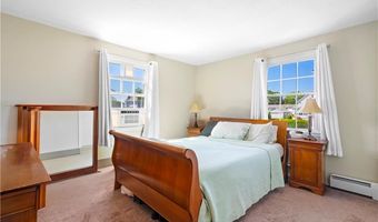 40 Agnes St, East Providence, RI 02914