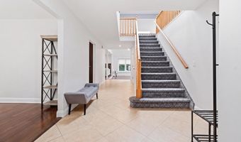 19 Sunset Rd W, Albertson, NY 11507