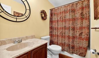 740 Woodside Trails Dr 103, Ballwin, MO 63021